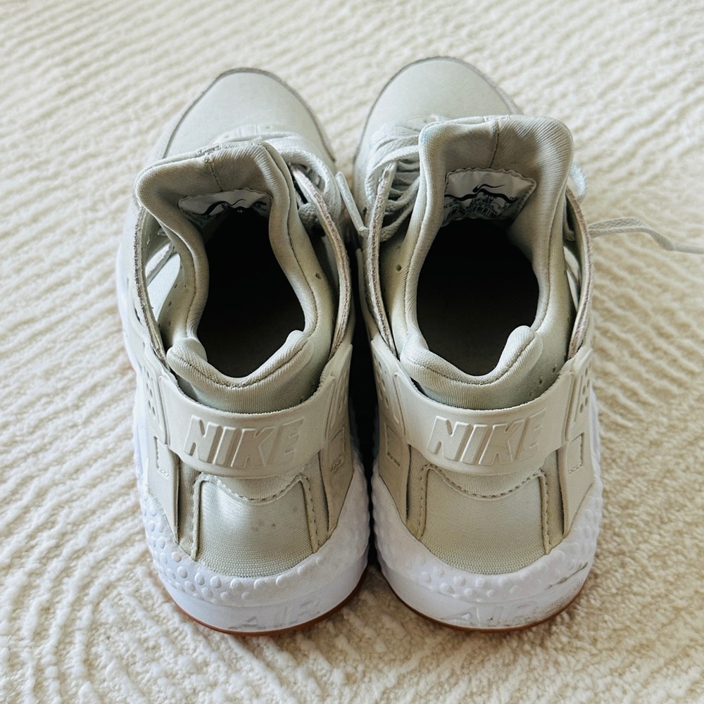 Nike Air Huarache Cream & White Gum Sole Size 8 - Picture 6 of 10